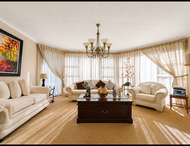 4 BEDROOM HOUSE FOR SALE IN THREE RIVERS EAST